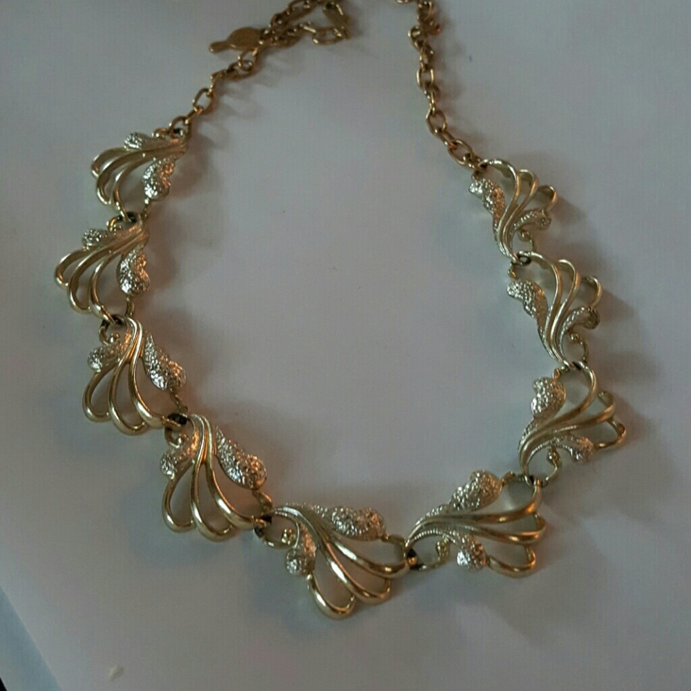 Vintage Sarah coventry two tone statement necklace