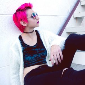 Green Velvet 3/4 Sleeve Crop Top