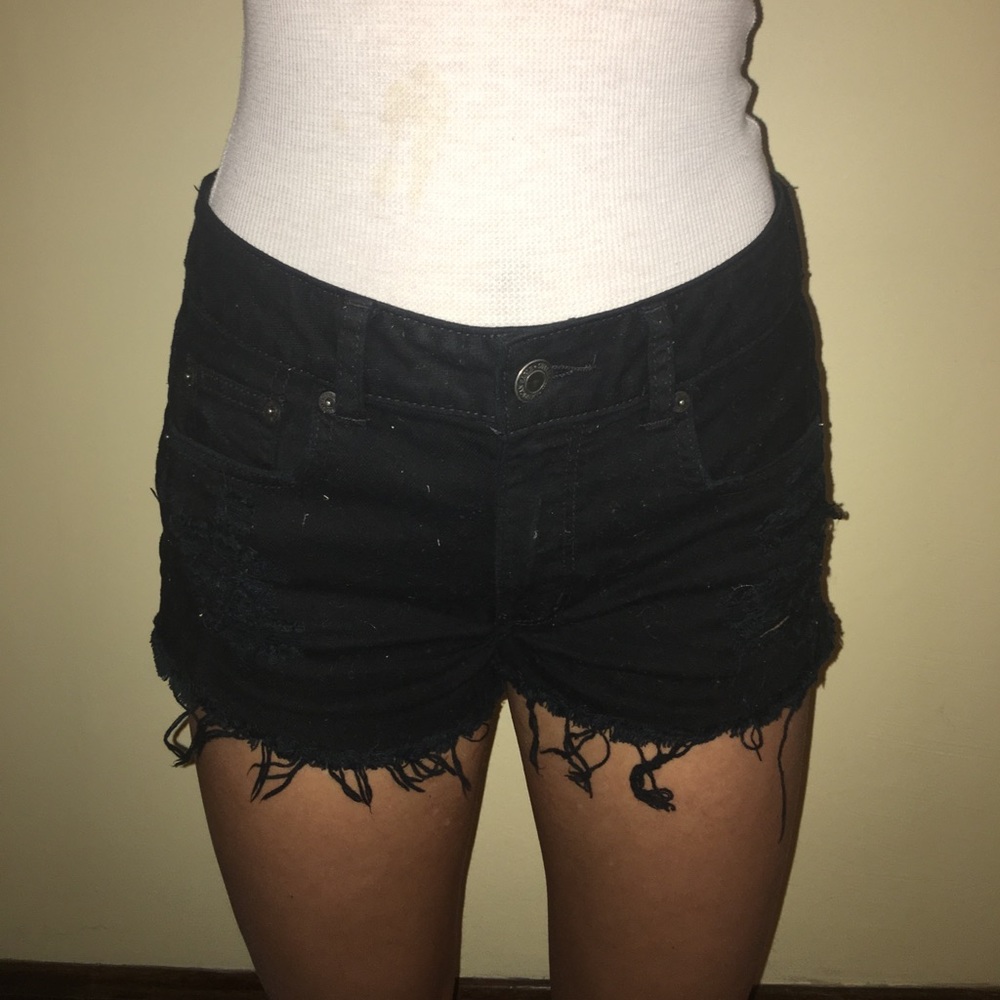Distressed black shorts stretch