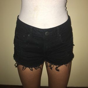 Distressed black shorts stretch