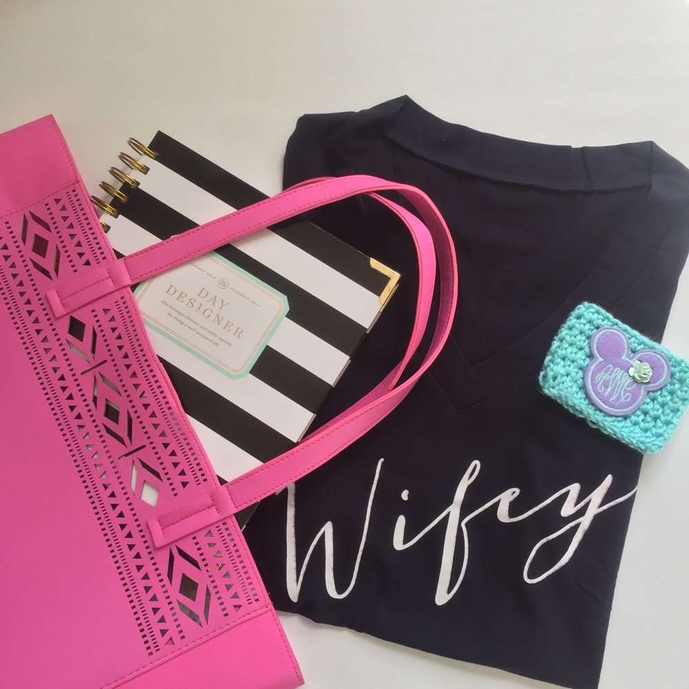 Wifey Graphic T-Shirt - Picture 3 of 5