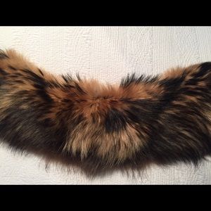 Gucci Accessories - GUCCI REAL FUR COLLAR W LEATHER CLOSURE! Luxe! ⭐️ Gucci Accessories - GUCCI REAL FUR COLLAR W LEATHER CLOSURE! Luxe! ⭐️