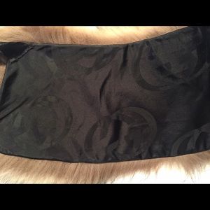 Gucci Accessories - GUCCI REAL FUR COLLAR W LEATHER CLOSURE! Luxe! ⭐️ Gucci Accessories - GUCCI REAL FUR COLLAR W LEATHER CLOSURE! Luxe! ⭐️