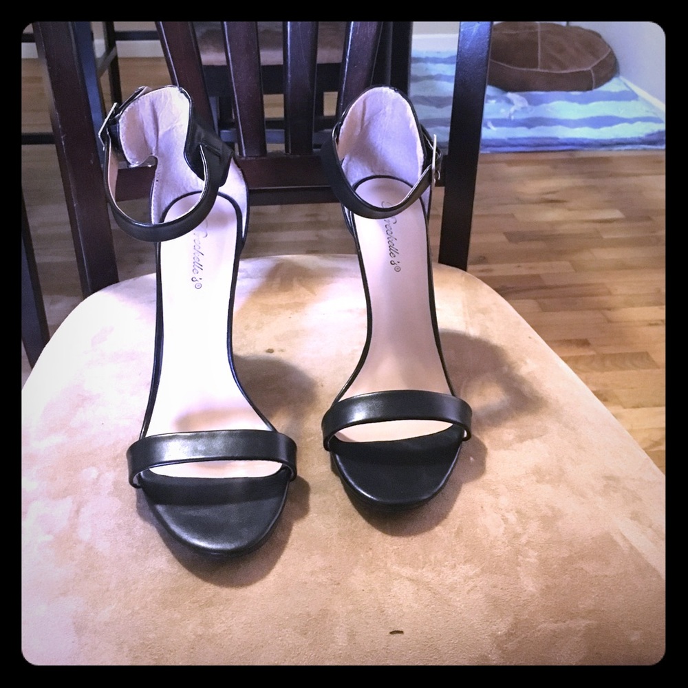 Black Breckelle's ankle strap heels