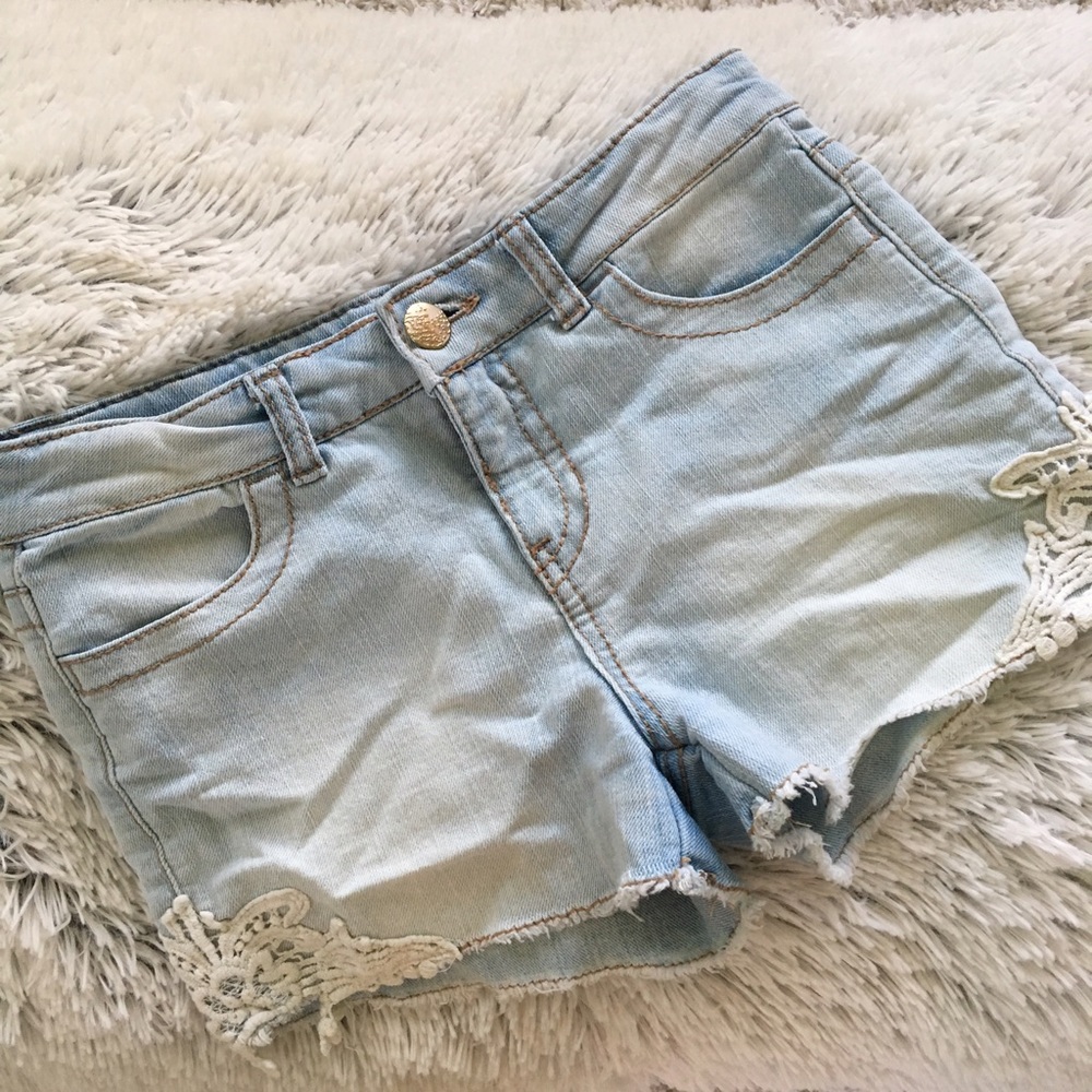 shorts with a floral design - Picture 1 of 4