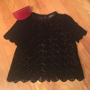 ✨Beautiful black lace top✨