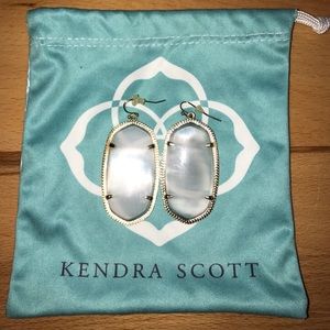 Light grey Kendra Scott earrings!