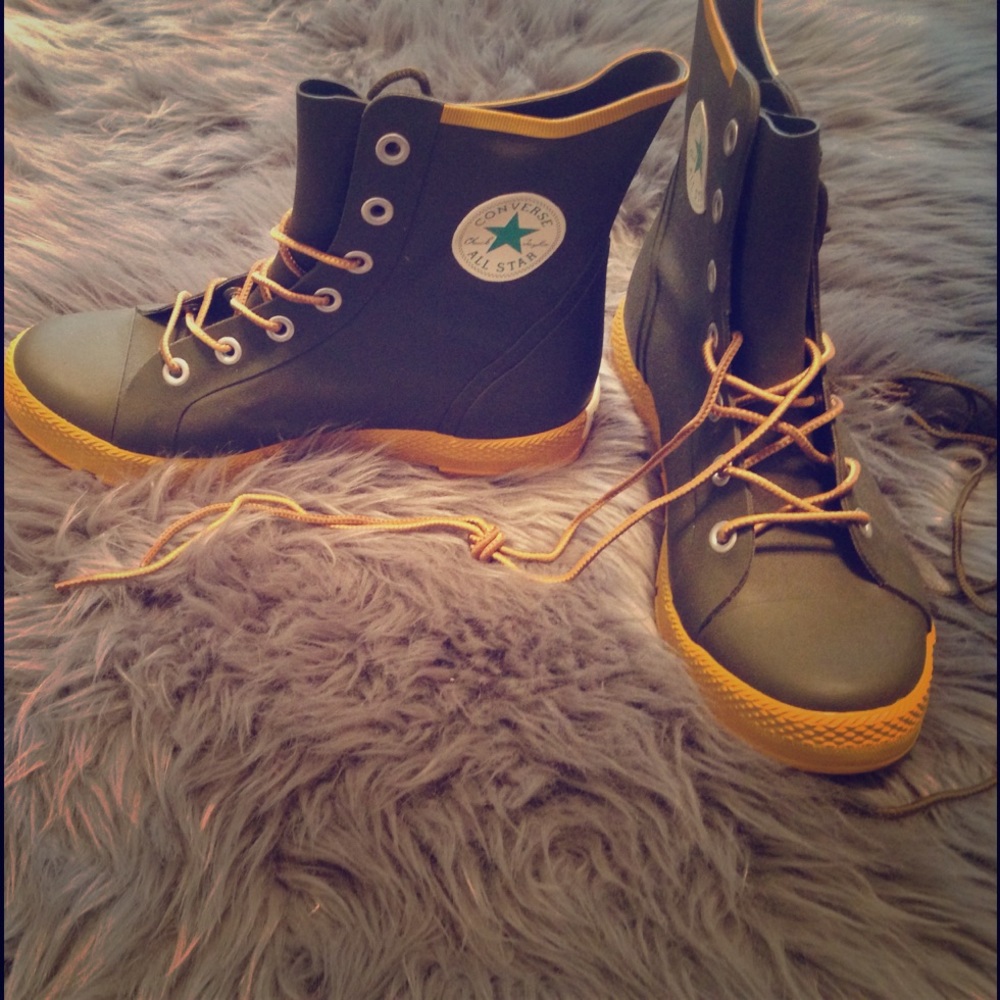 Men's Size 10 High Top Converse