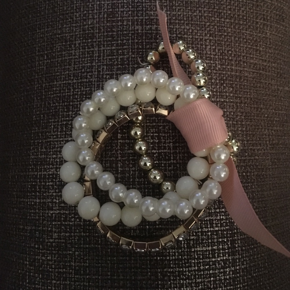 Gorgeous bracelet set with pink ribbon