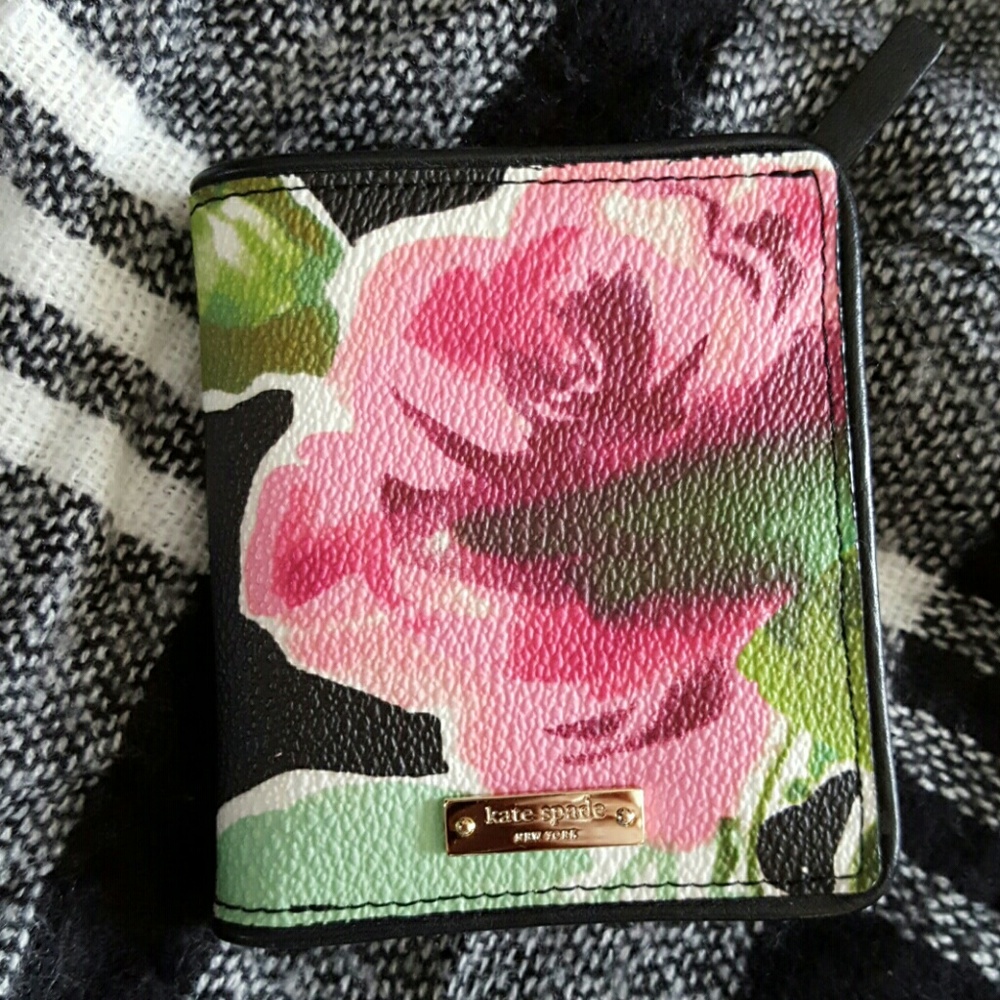 Kate Spade bifold wallet