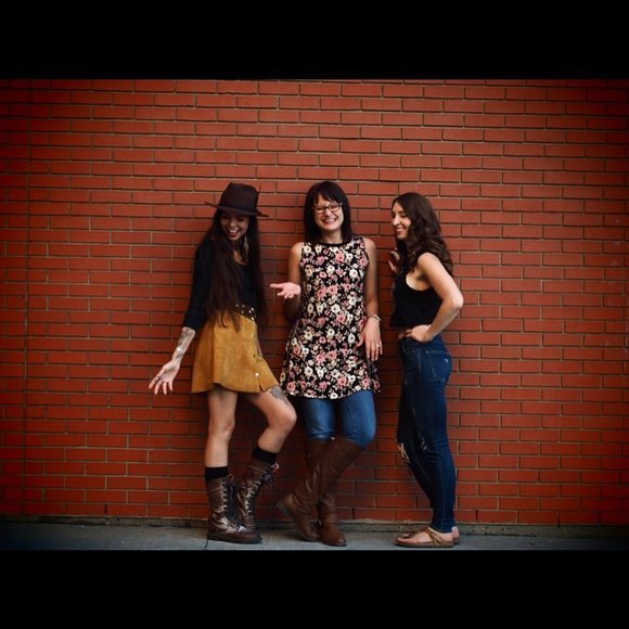 Meet your Posher, Sarah - Picture 1 of 1