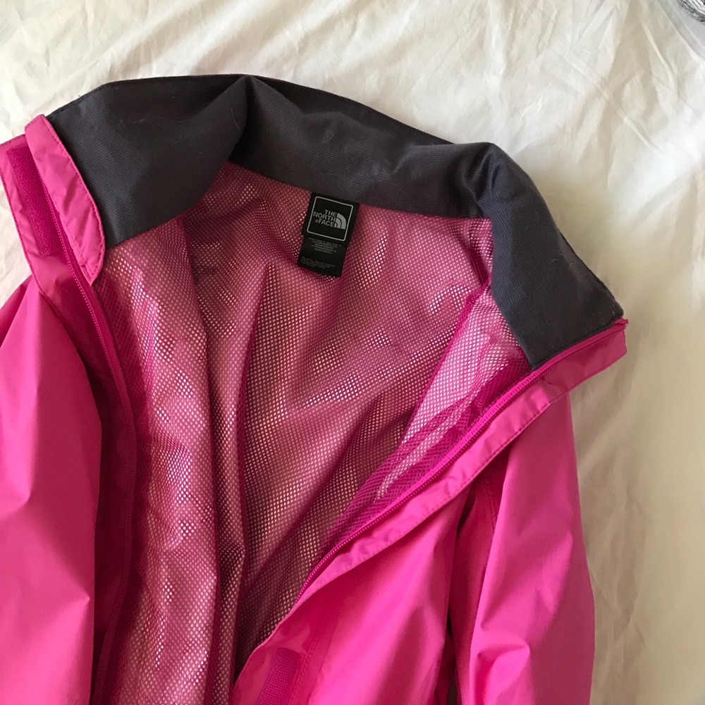 ✨sale✨ the north face // rain jacket // small