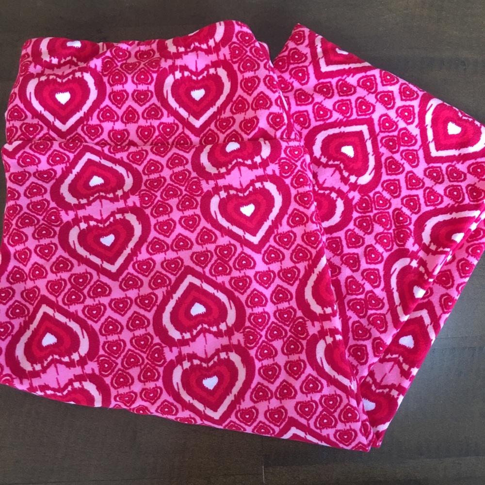 Lularoe OS valentine leggings.