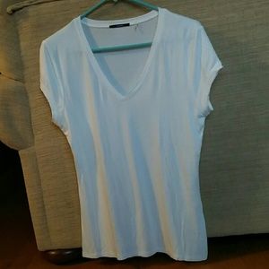Tahari V-neck T-shirt.