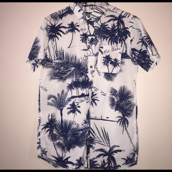 Hawaiian style button down shirt - Picture 1 of 3