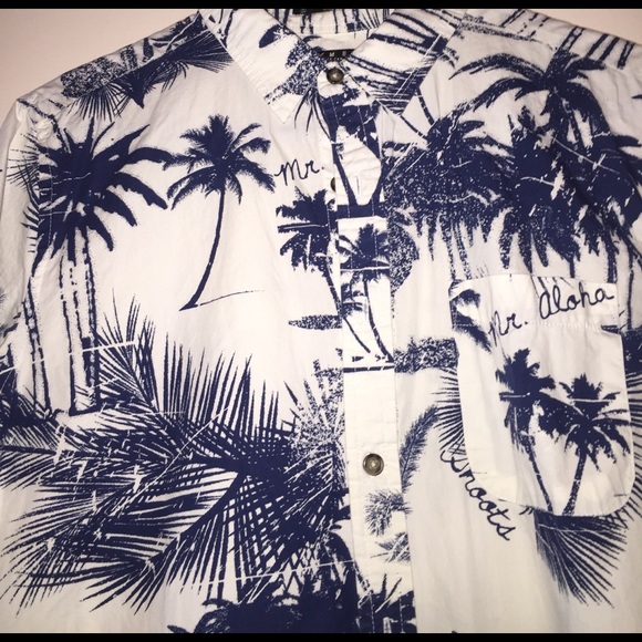 Hawaiian style button down shirt - Picture 2 of 3