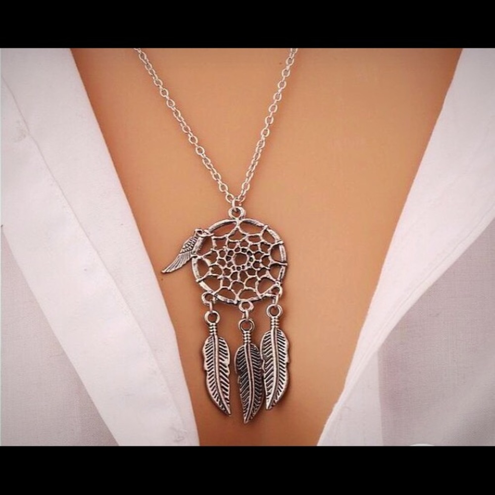 SOLD✨Dreamcatcher necklace✨