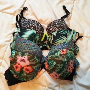 Lot of 4 Victoria's Secret Pink bras.