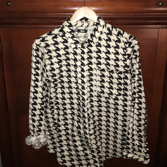 H&M Tops - H&M black and white houndstooth flannel shirt