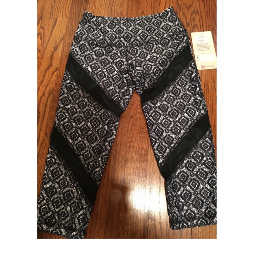 Rese Xs leggings with black mesh insets