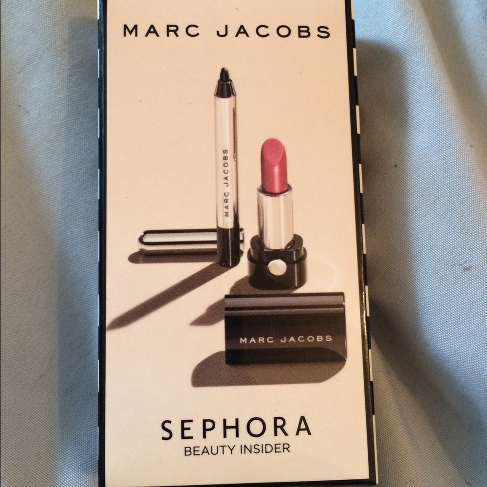 Eye liner and lipstick set