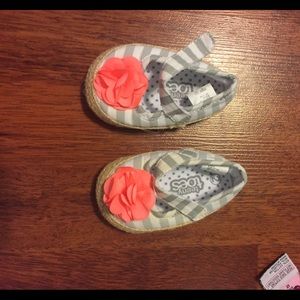 Cute Shoes With Grey Strips And Coral Flower