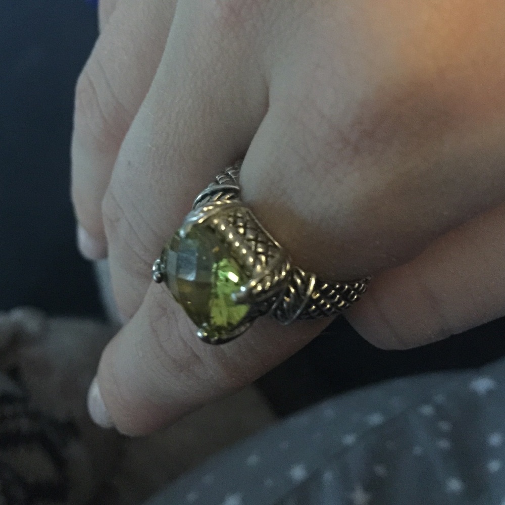 Fashion ring
