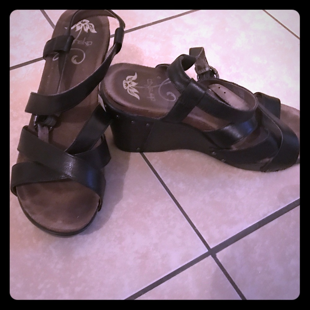Black dansko wedge
