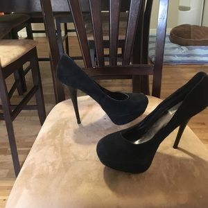 Black Steve Madden pumps