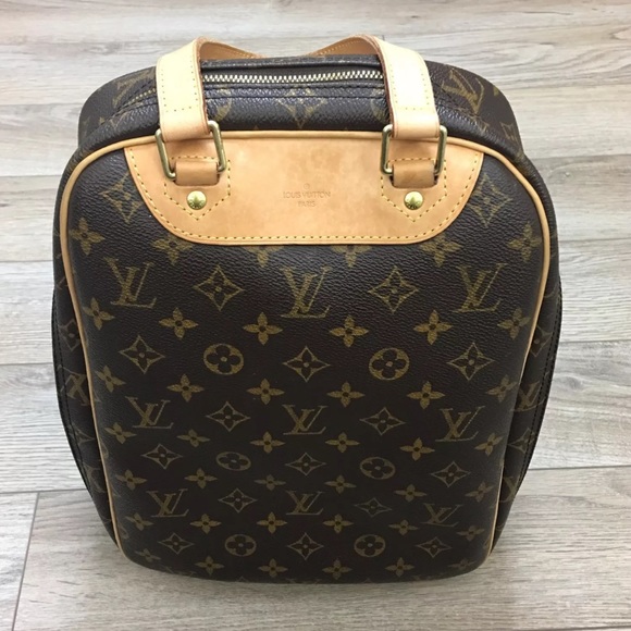 Louis Vuitton Handbags - Auth LOUIS VUITTON Monogram Excursion Bag VI 1917