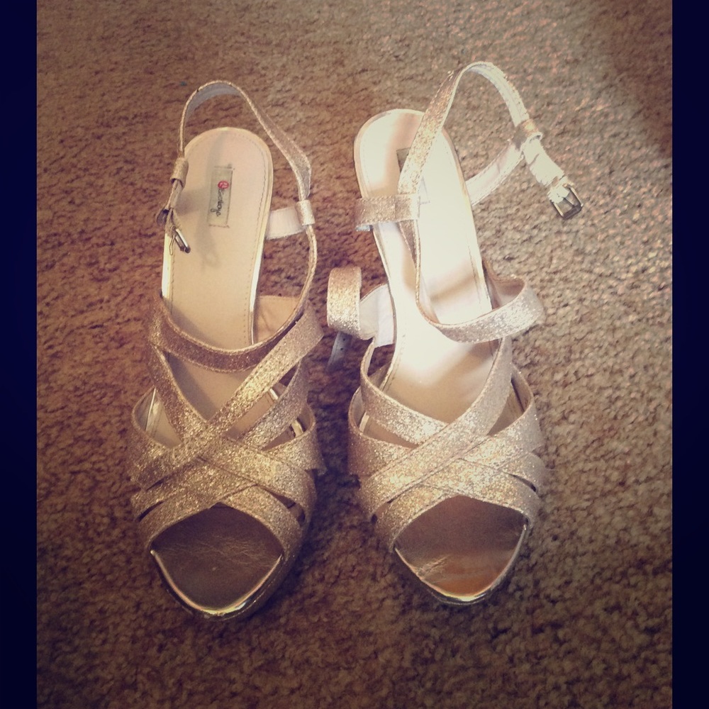 Sparkly Gold Heels - Perfect for Homecoming!