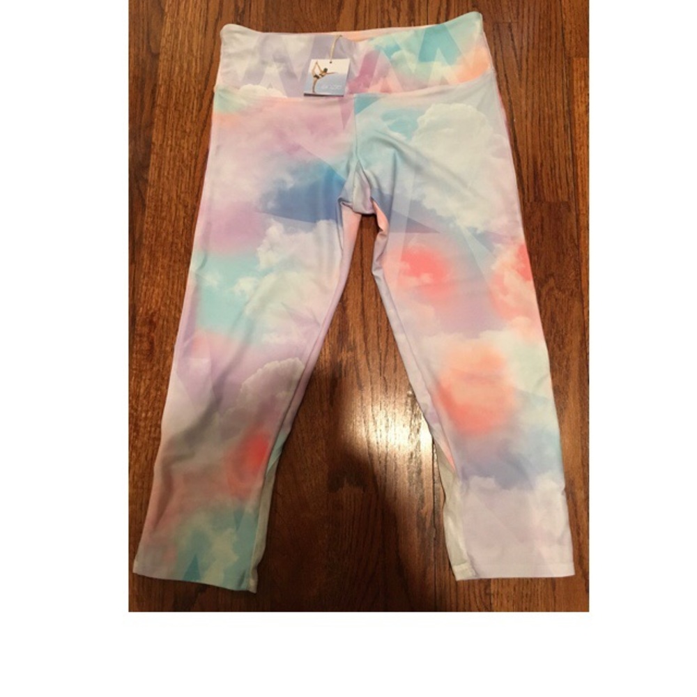 Onzie capris pastel white mesh back legs s/m