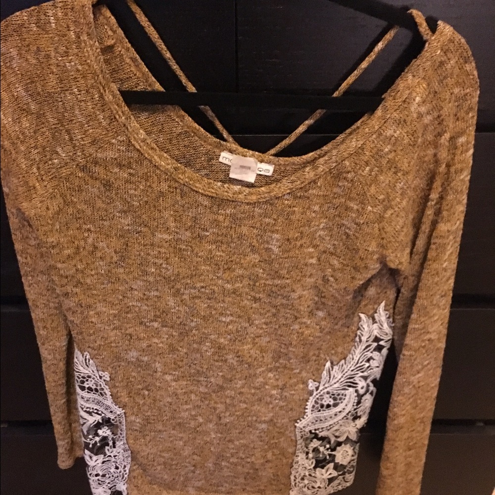 Light weight sweater