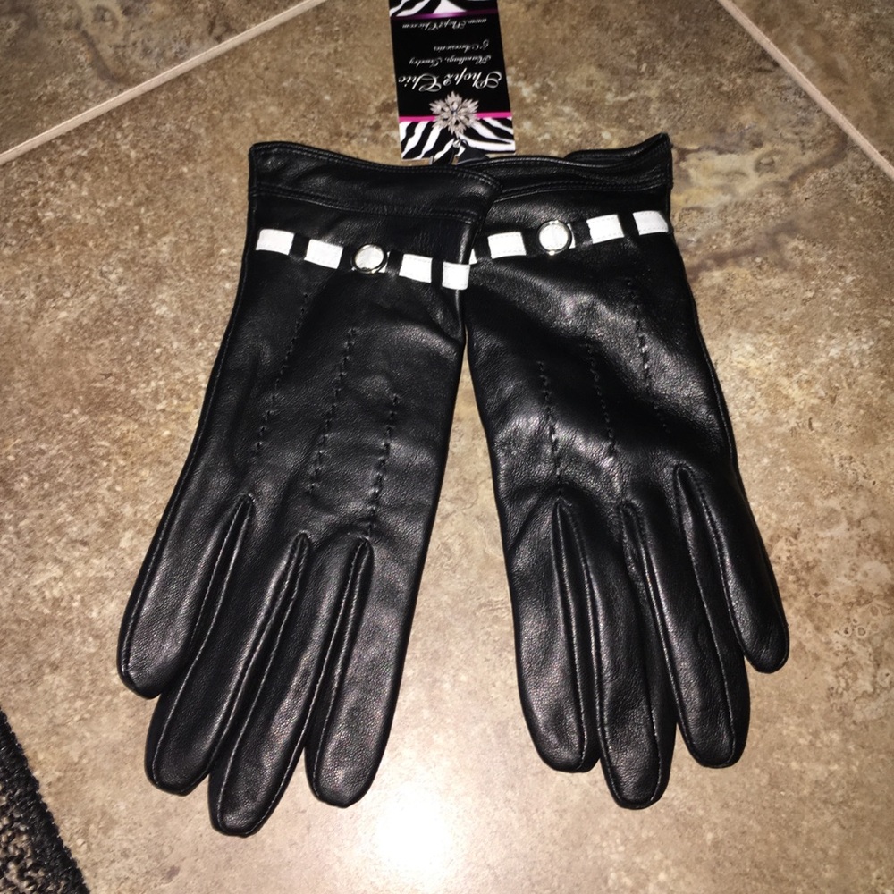 NWT - black lined leather gloves