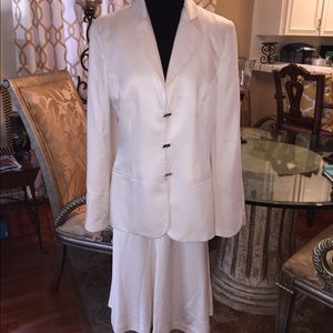 Salvatore Ferragamo suit. Jacket/Skirt. Size 12