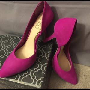 BCBG JAZE PUMP