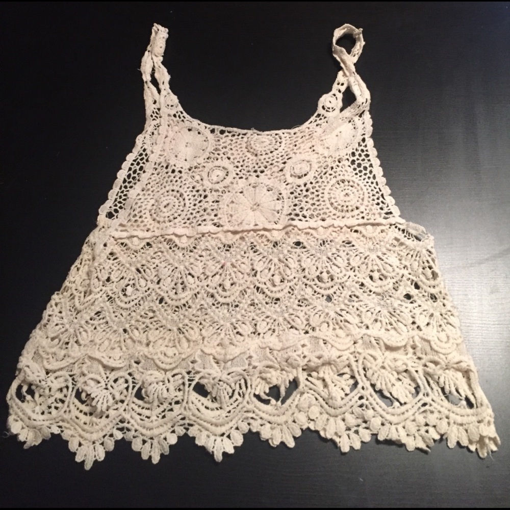 Cream/white crochet crop top