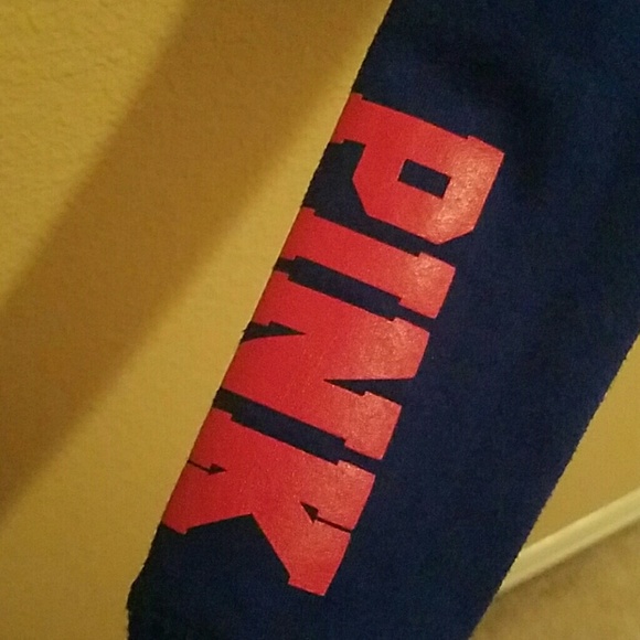 Victoria secret sweater - Picture 3 of 4