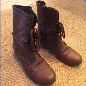Steve Madden combat boots! Brown, size 8.5