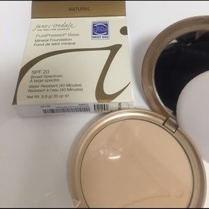 Jane Iredale PurePressed Base mineral foundation