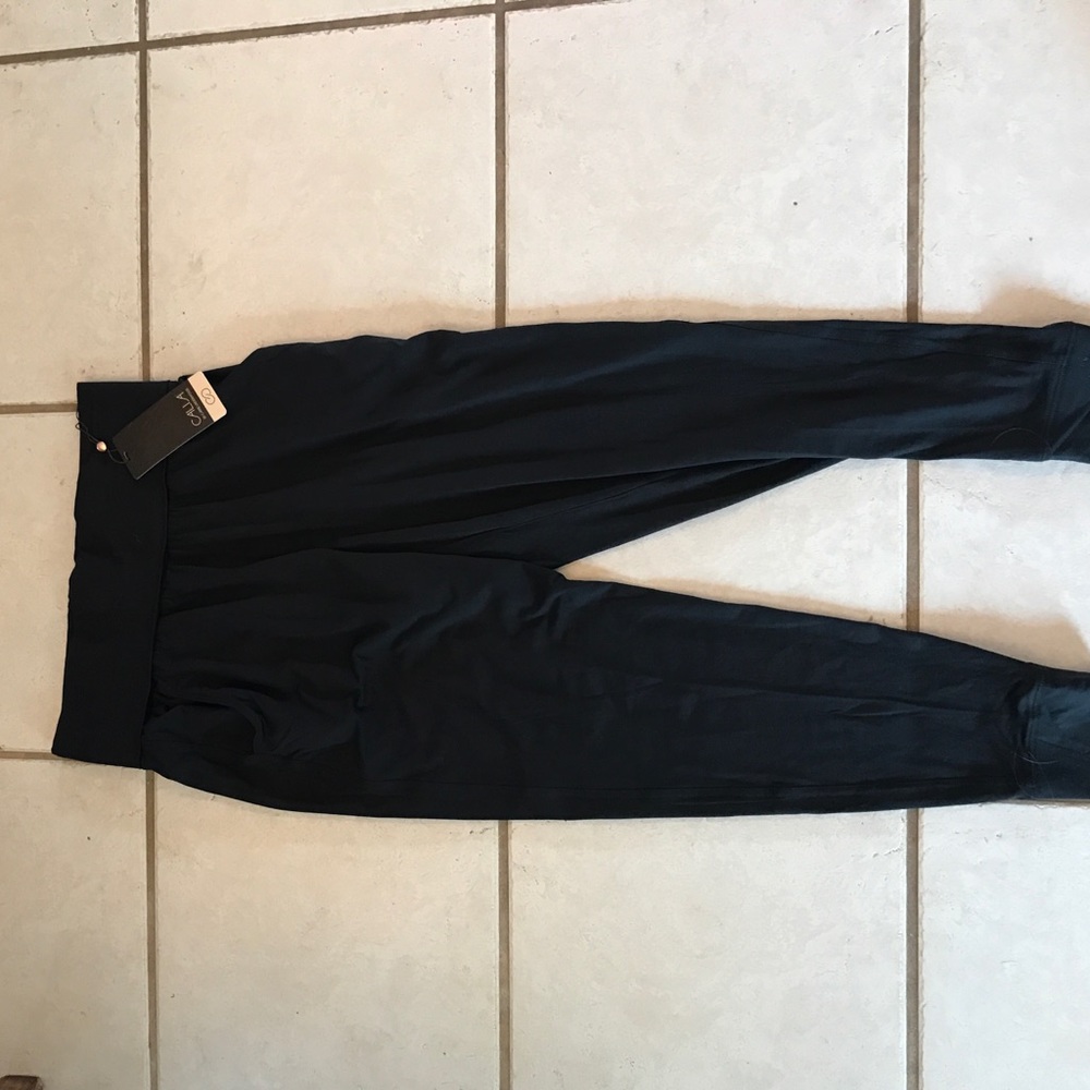 CALIA SWEATPANTS IN CAVIAR SMALL
