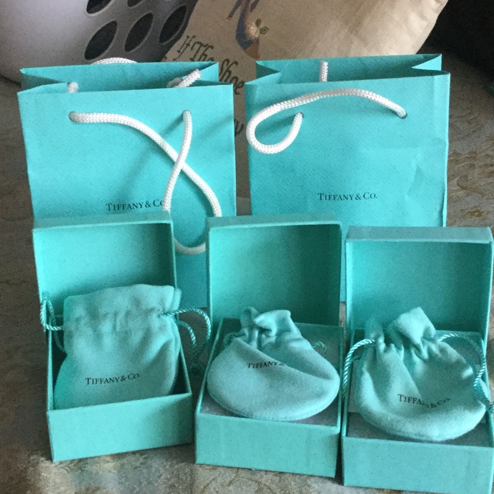 Tiffany. Only 3 boxes and 2bags.