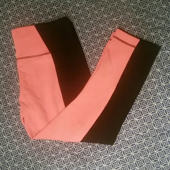 lululemon athletica Pants - One Day SALE! Lululemon Wunder Under Crop Bonded