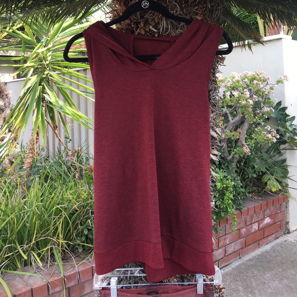 Onsie sleeveless hooded top