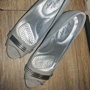 {Dexflex} comfort heels