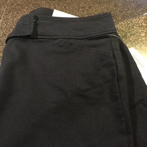 Super cute signature fit DressBarn capris.