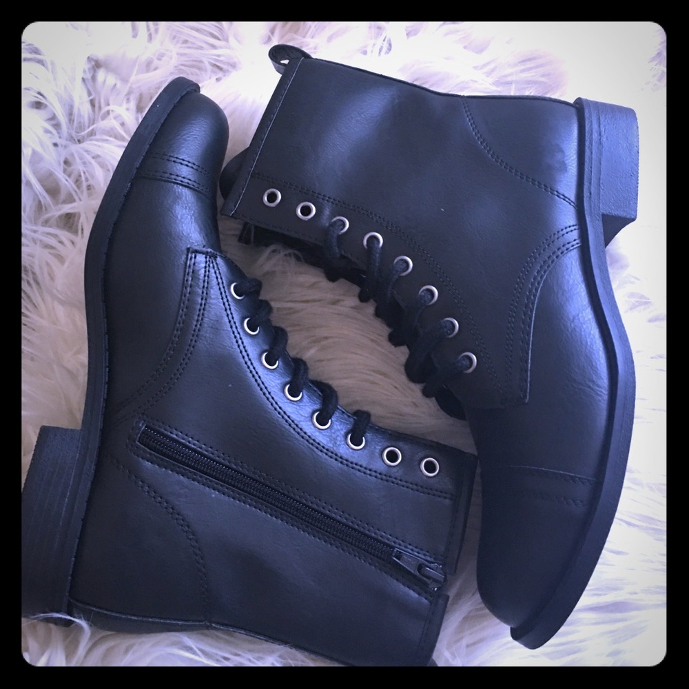 ❤️🎉😘Black leather lace up boots😍🎉❤️