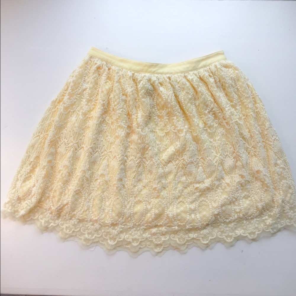 {H&M} floral lace skirt