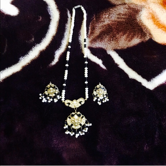 Vintage Antique Necklace and Earrings set - Picture 4 of 6