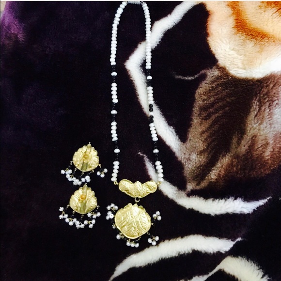 Vintage Antique Necklace and Earrings set - Picture 5 of 6